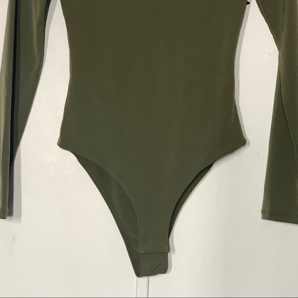 LEITH Deep V-neck Long Sleeve Bodysuit In Olive - Picture 3 of 8